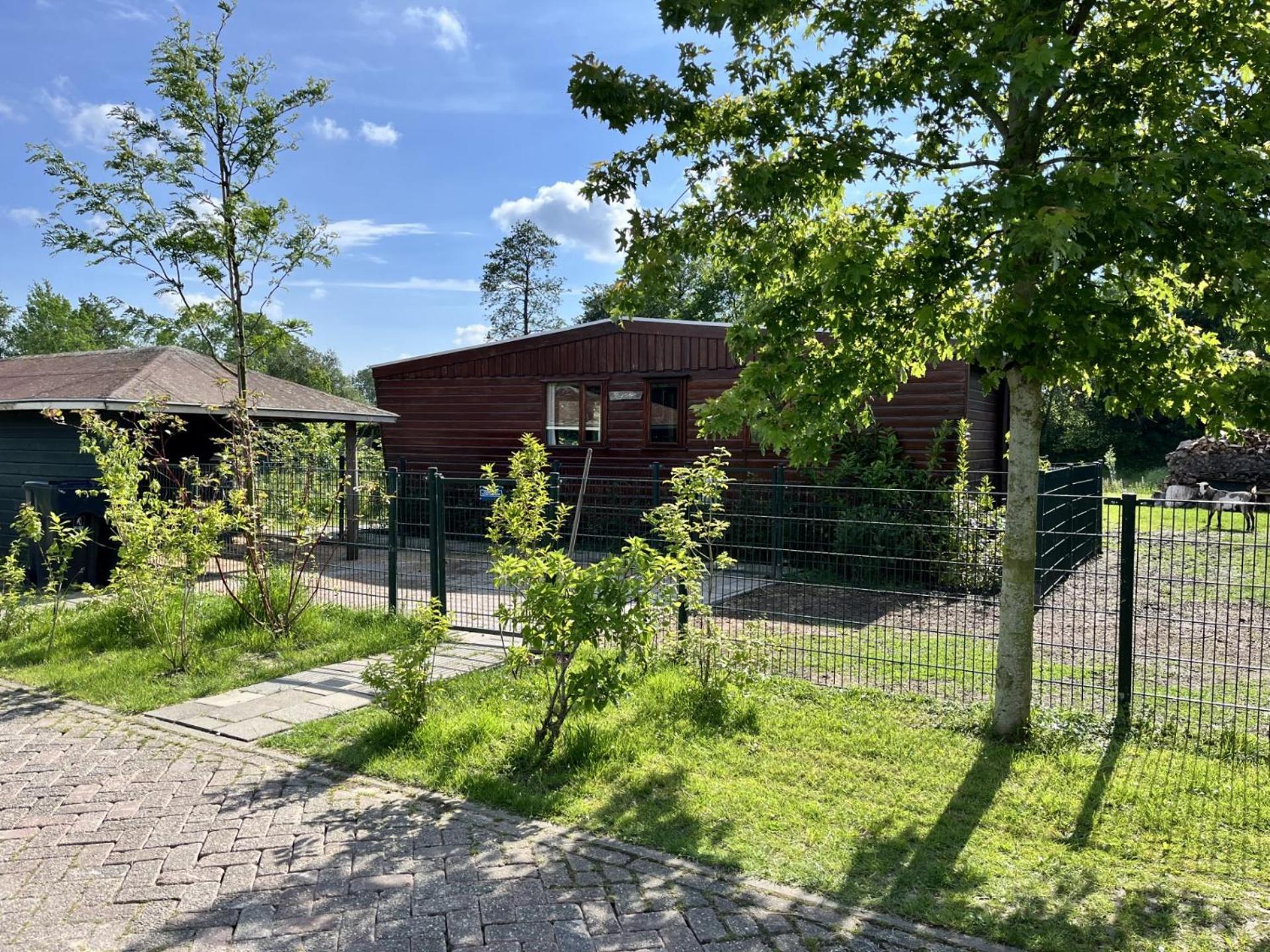 Vrijstaand Chalet Met Veel Buitenruimte En Veranda Zuid-Scharwoude Kültér fotó